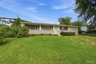 21 Saint Henry Court, St Charles, MO 63301