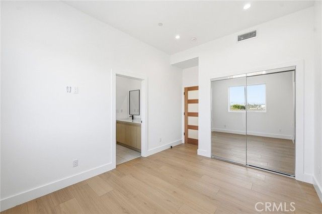 6556 Balboa Boulevard, Los Angeles, CA 91406