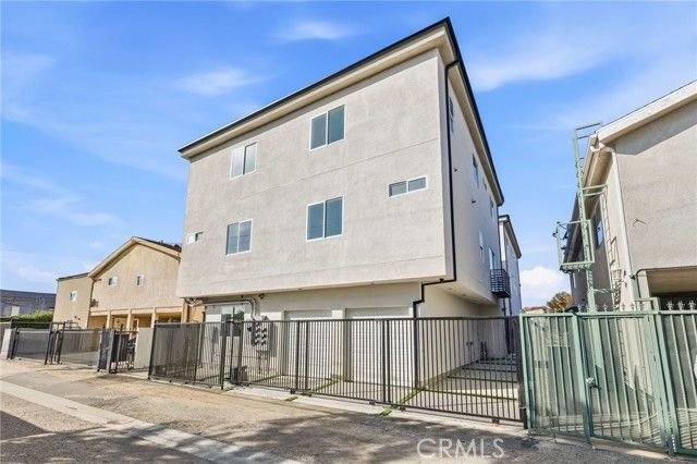 6556 Balboa Boulevard, Los Angeles, CA 91406