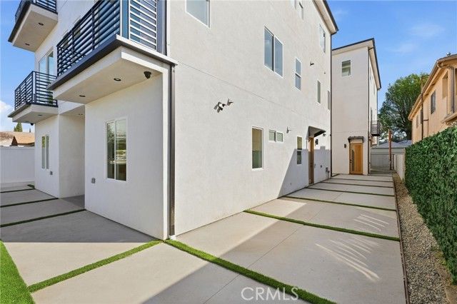 6556 Balboa Boulevard, Los Angeles, CA 91406