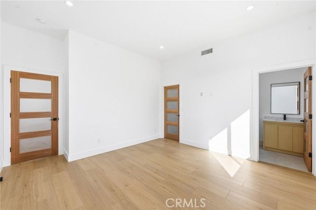 6556 Balboa Boulevard, Los Angeles, CA 91406