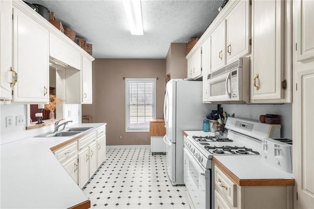 826 Hampton Way, Canton, GA 30115