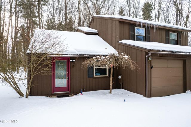 13 Glenbrook Drive, Clifton Park, NY 12065