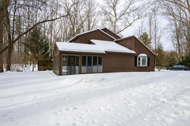 13 Glenbrook Drive, Clifton Park, NY 12065