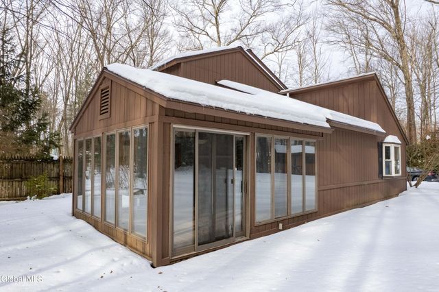 13 Glenbrook Drive, Clifton Park, NY 12065