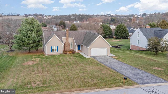 11 BRIDLE RD, Shrewsbury, PA 17361