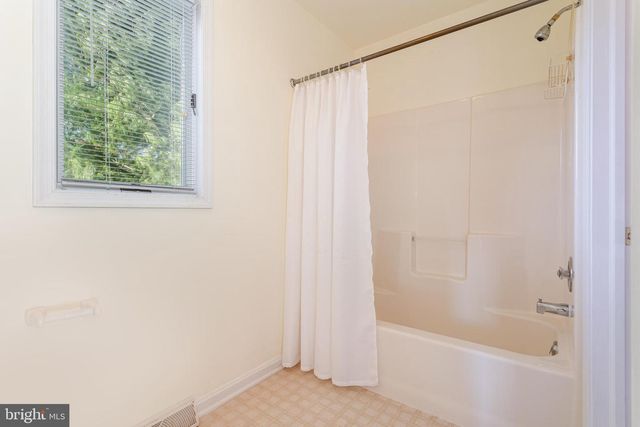 11 BRIDLE RD, Shrewsbury, PA 17361