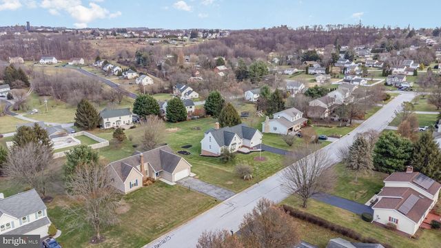 11 BRIDLE RD, Shrewsbury, PA 17361