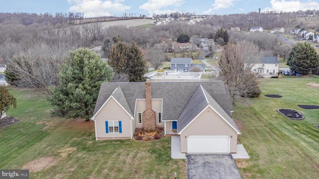 11 BRIDLE RD, Shrewsbury, PA 17361