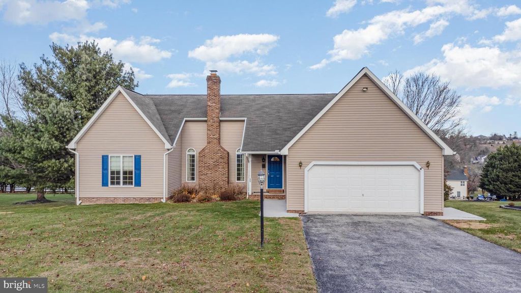 11 BRIDLE RD, Shrewsbury, PA 17361