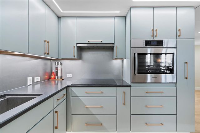 950 N Michigan Avenue 2804, Chicago, IL 60611