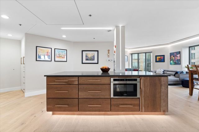 950 N Michigan Avenue 2804, Chicago, IL 60611