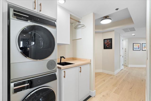 950 N Michigan Avenue 2804, Chicago, IL 60611