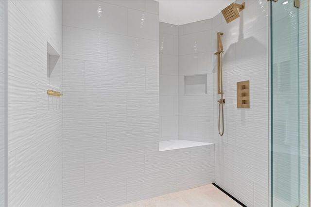 950 N Michigan Avenue 2804, Chicago, IL 60611