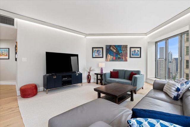 950 N Michigan Avenue 2804, Chicago, IL 60611