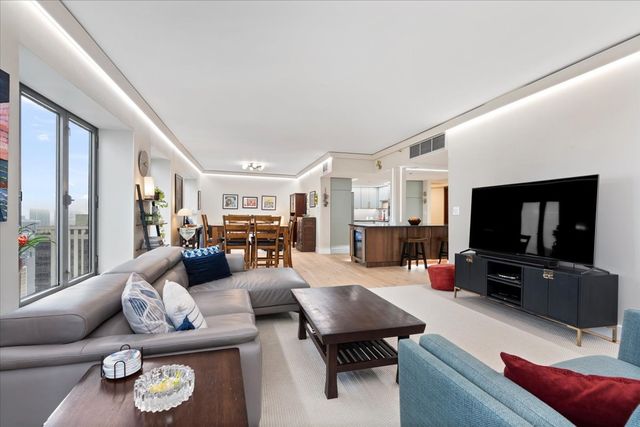 950 N Michigan Avenue 2804, Chicago, IL 60611