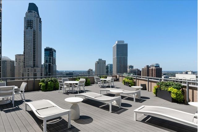 950 N Michigan Avenue 2804, Chicago, IL 60611