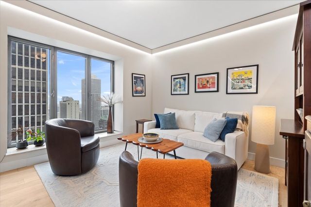 950 N Michigan Avenue 2804, Chicago, IL 60611