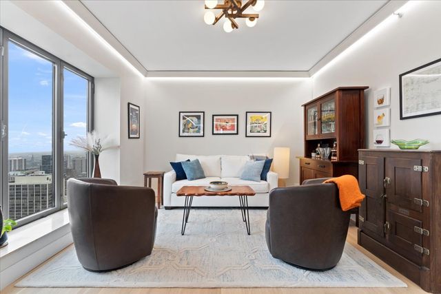 950 N Michigan Avenue 2804, Chicago, IL 60611