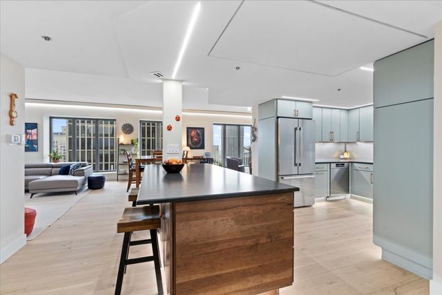 950 N Michigan Avenue 2804, Chicago, IL 60611