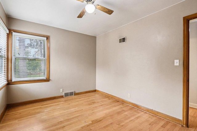 1011 W Silver Spring DRIVE, Milwaukee, WI 53209