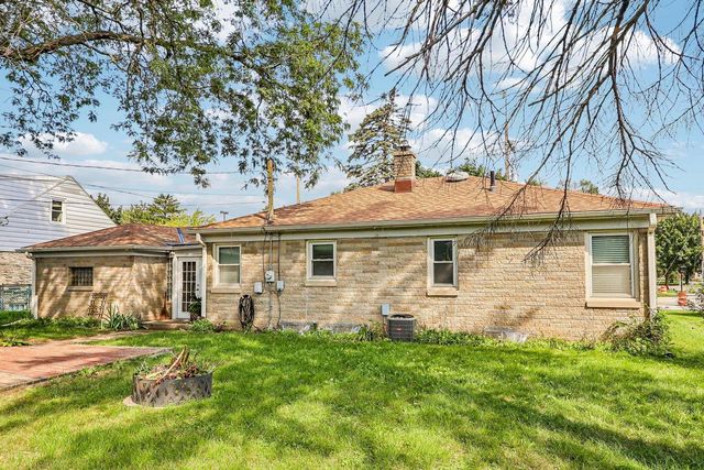 1011 W Silver Spring DRIVE, Milwaukee, WI 53209