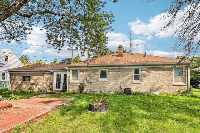 1011 W Silver Spring DRIVE, Milwaukee, WI 53209