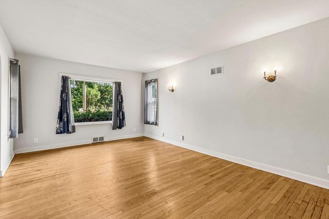1011 W Silver Spring DRIVE, Milwaukee, WI 53209