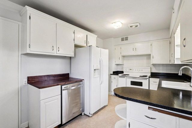 1011 W Silver Spring DRIVE, Milwaukee, WI 53209