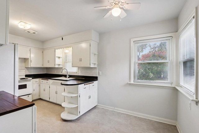 1011 W Silver Spring DRIVE, Milwaukee, WI 53209