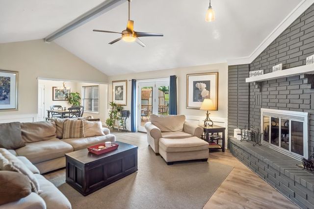 836 S Chateau Drive, Rogers, AR 72758