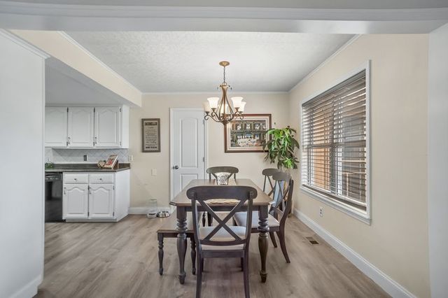 836 S Chateau Drive, Rogers, AR 72758