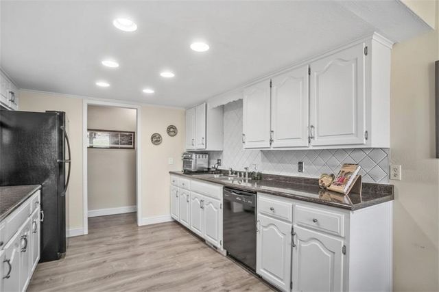 836 S Chateau Drive, Rogers, AR 72758