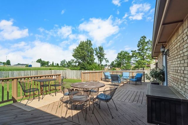 836 S Chateau Drive, Rogers, AR 72758