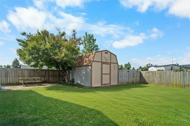 836 S Chateau Drive, Rogers, AR 72758