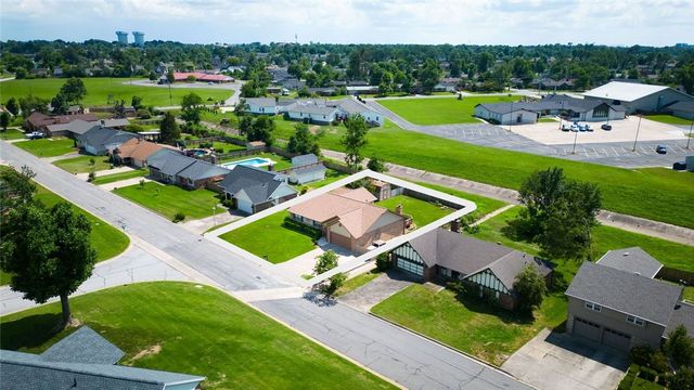 836 S Chateau Drive, Rogers, AR 72758