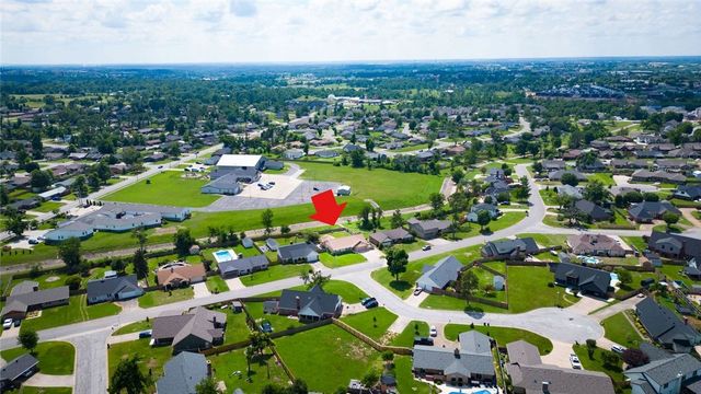 836 S Chateau Drive, Rogers, AR 72758