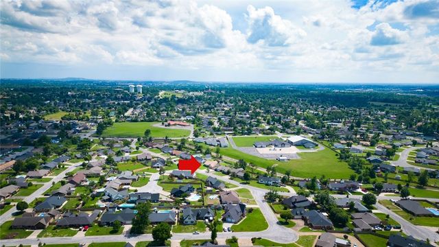 836 S Chateau Drive, Rogers, AR 72758
