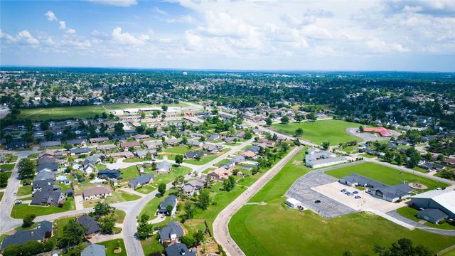 836 S Chateau Drive, Rogers, AR 72758