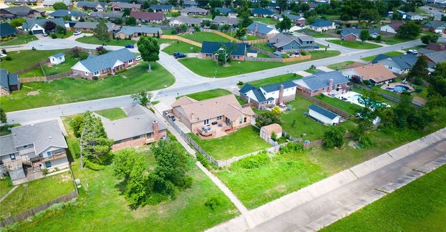 836 S Chateau Drive, Rogers, AR 72758