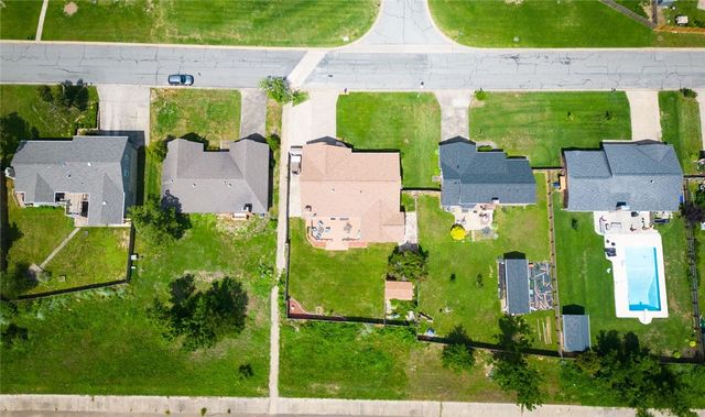 836 S Chateau Drive, Rogers, AR 72758