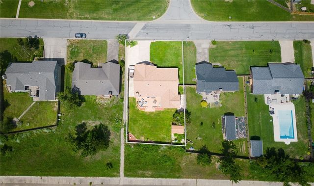 836 S Chateau Drive, Rogers, AR 72758