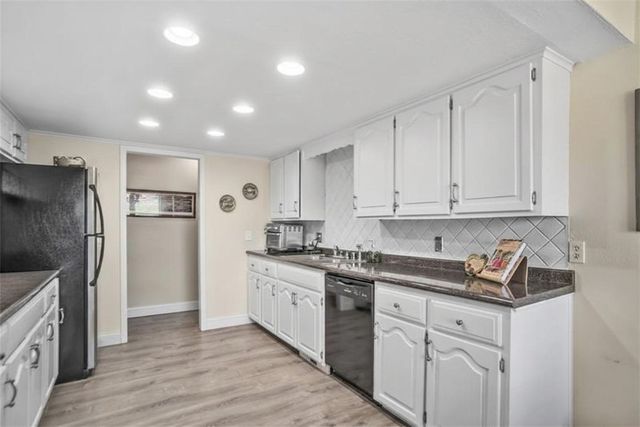 836 S Chateau Drive, Rogers, AR 72758