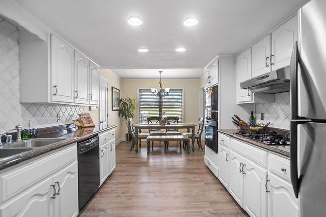 836 S Chateau Drive, Rogers, AR 72758
