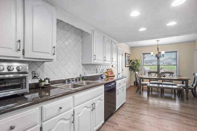 836 S Chateau Drive, Rogers, AR 72758