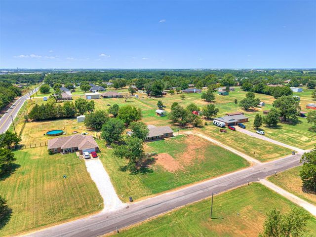 5704 Earl Drive, Shawnee, OK 74804