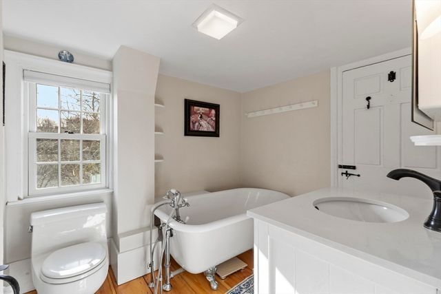 1 High St, Rockport, MA 01966