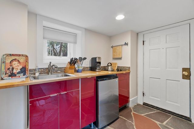 1 High St, Rockport, MA 01966