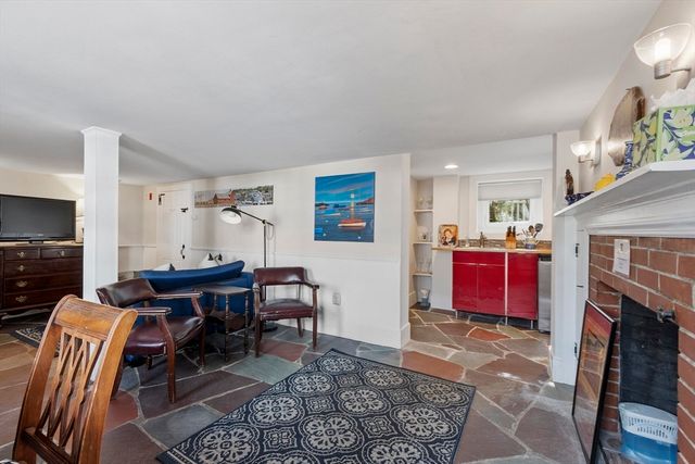1 High St, Rockport, MA 01966