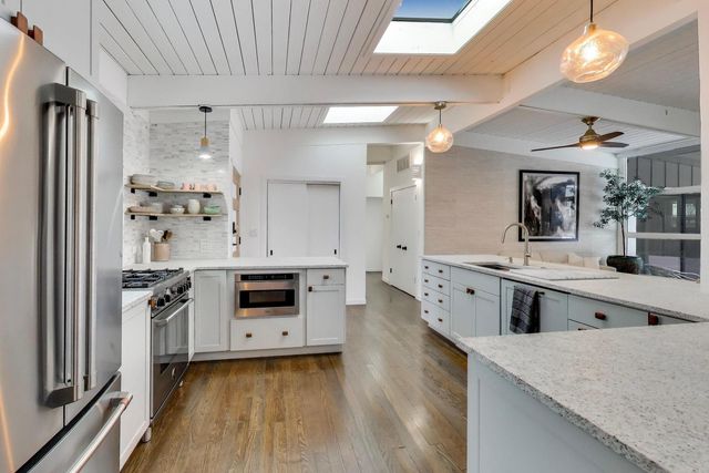 2649 Crawford Avenue, Evanston, IL 60201